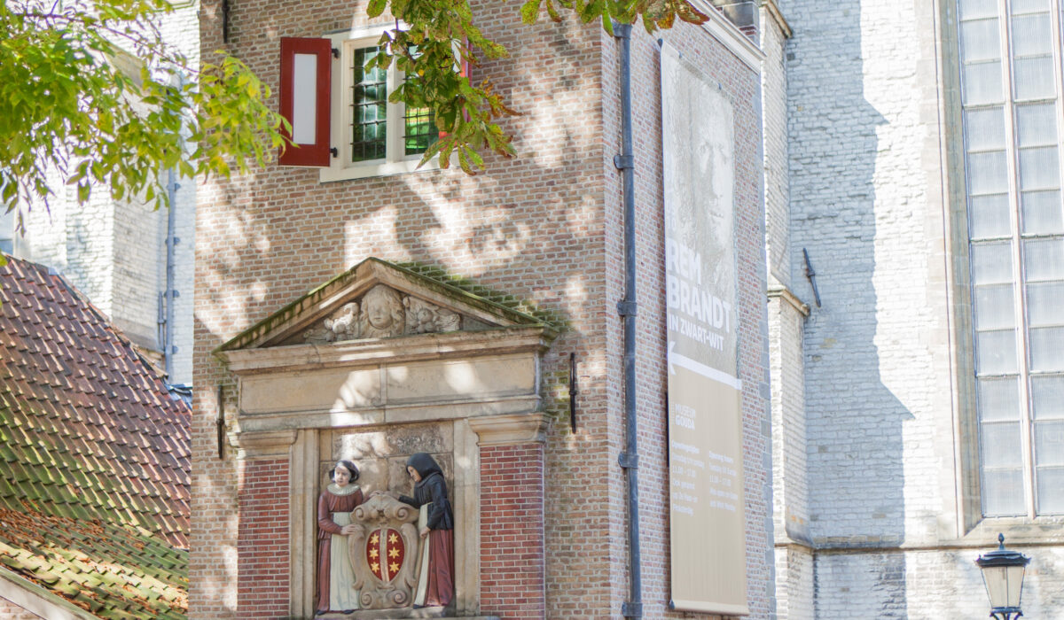 Poortje en tuin Museum Gouda