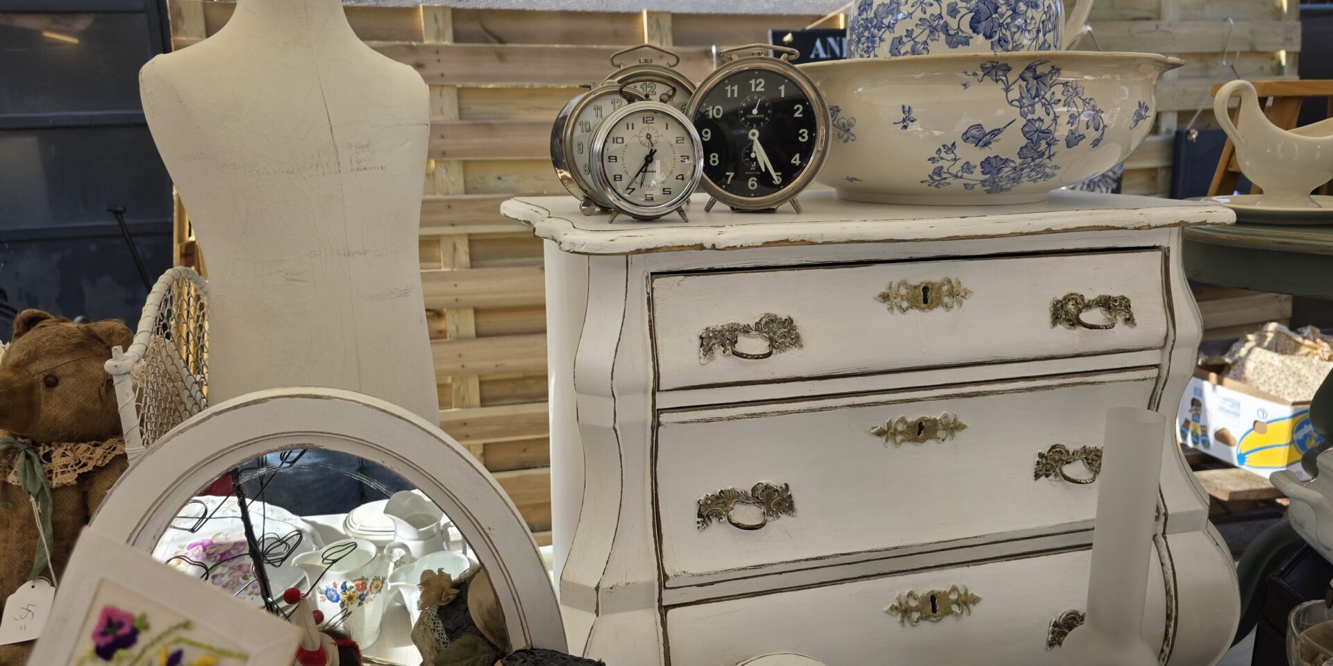 Brocante Fair in de Gouwekerk in Gouda