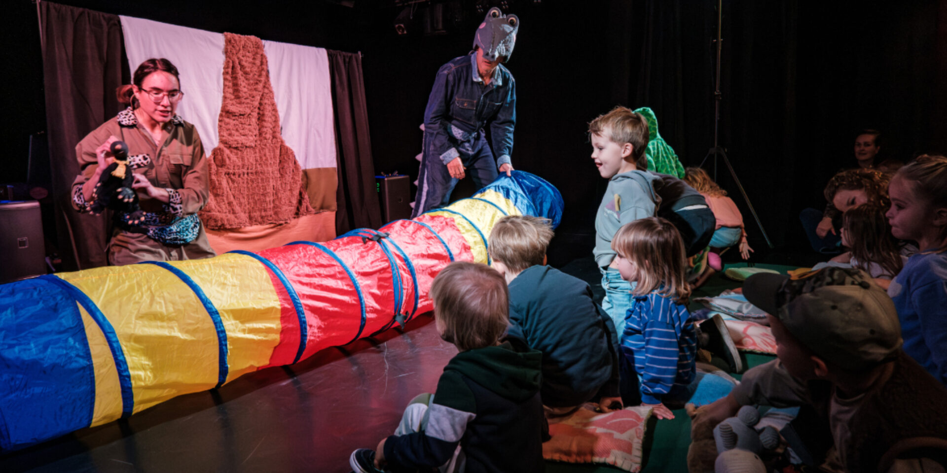 Ik blijf als Liggend Youth Theater Center