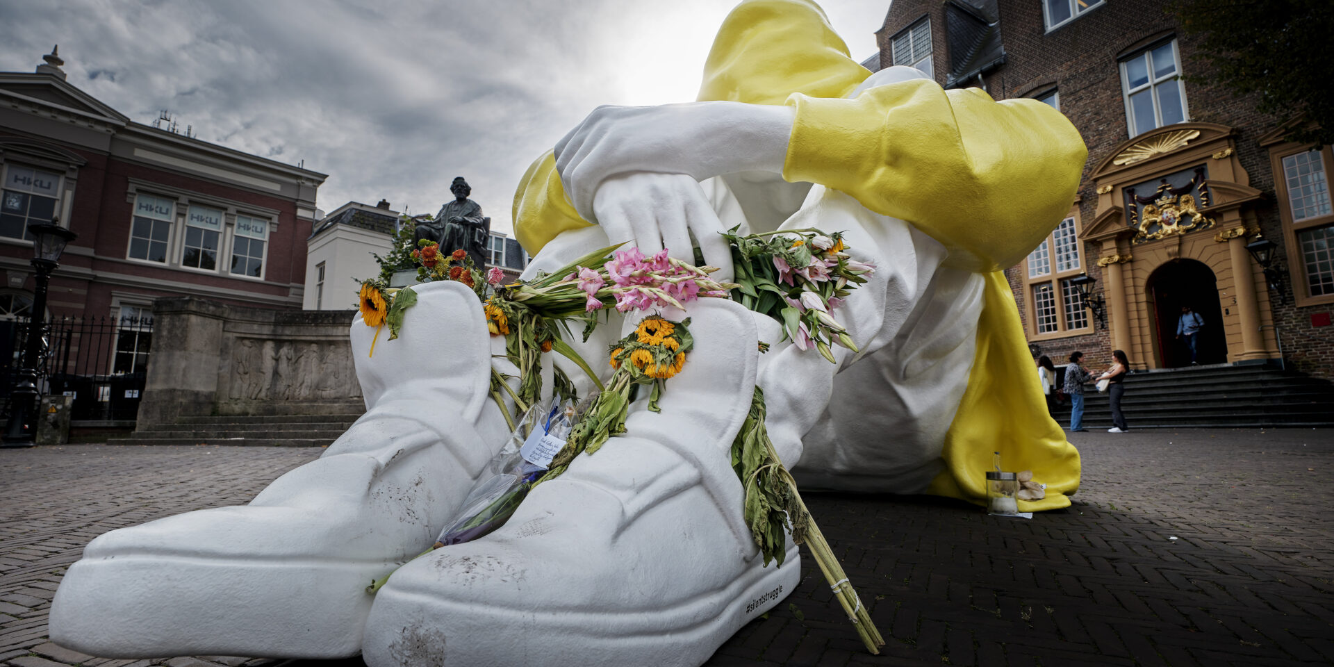 BEELD ‘STILLE STRIJD’ KOMT NAAR ERASMUSPLEIN. - Uitgelicht