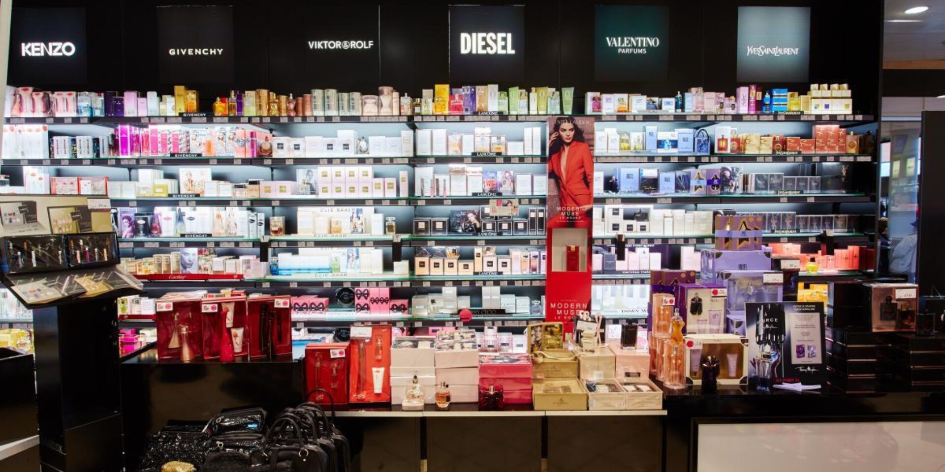 Ici Paris XL Gouda - À la une