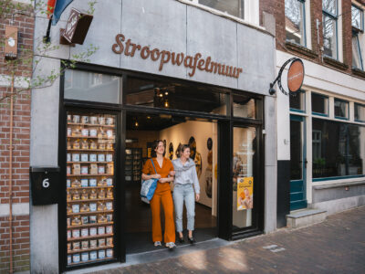 Summer shopping in the streets of Gouda - Gallery 1 5